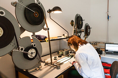 Studentin mit Filmrollen